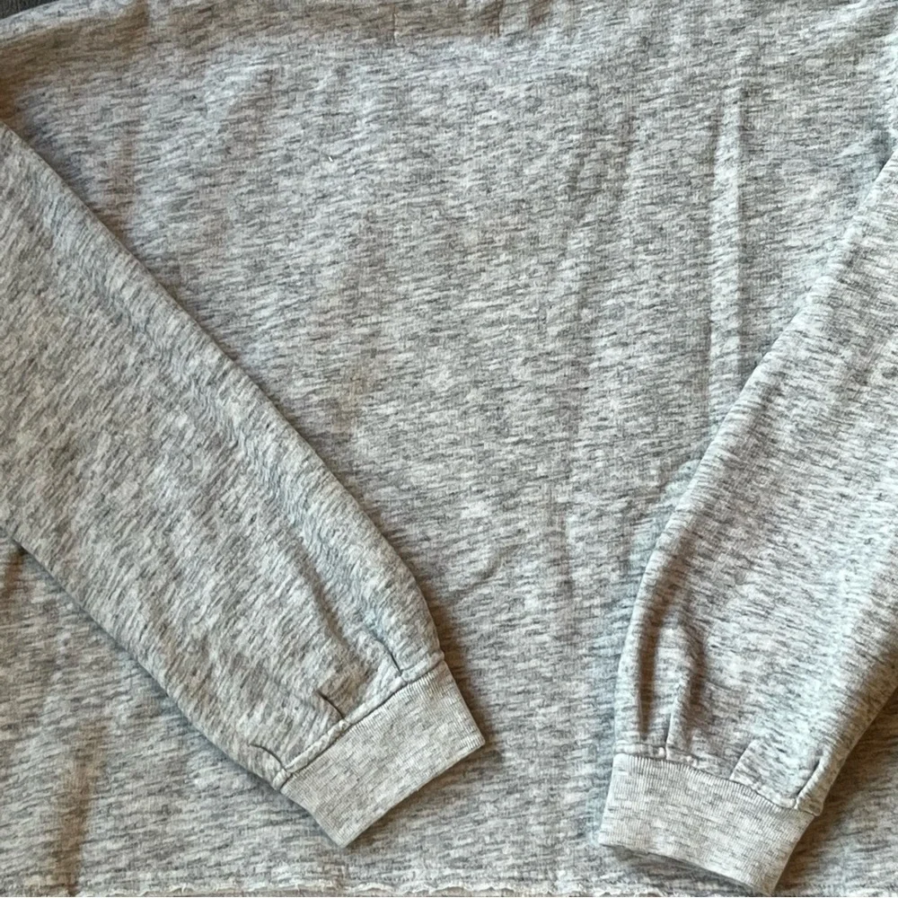 Rhinestone sweatshirt (13/14)
Heather oatmeal/grey - Picture 7 of 10